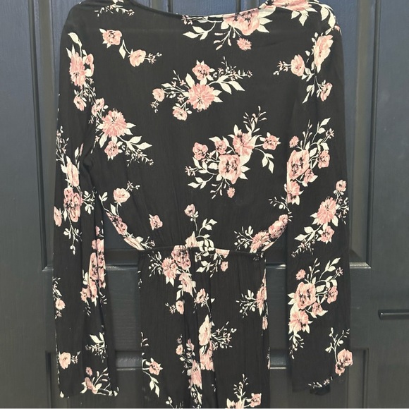 KENDALL & KYLIE Short Black Floral Long Sleeve Romper SIZE XS‎ Summer Vacation - Picture 4 of 7